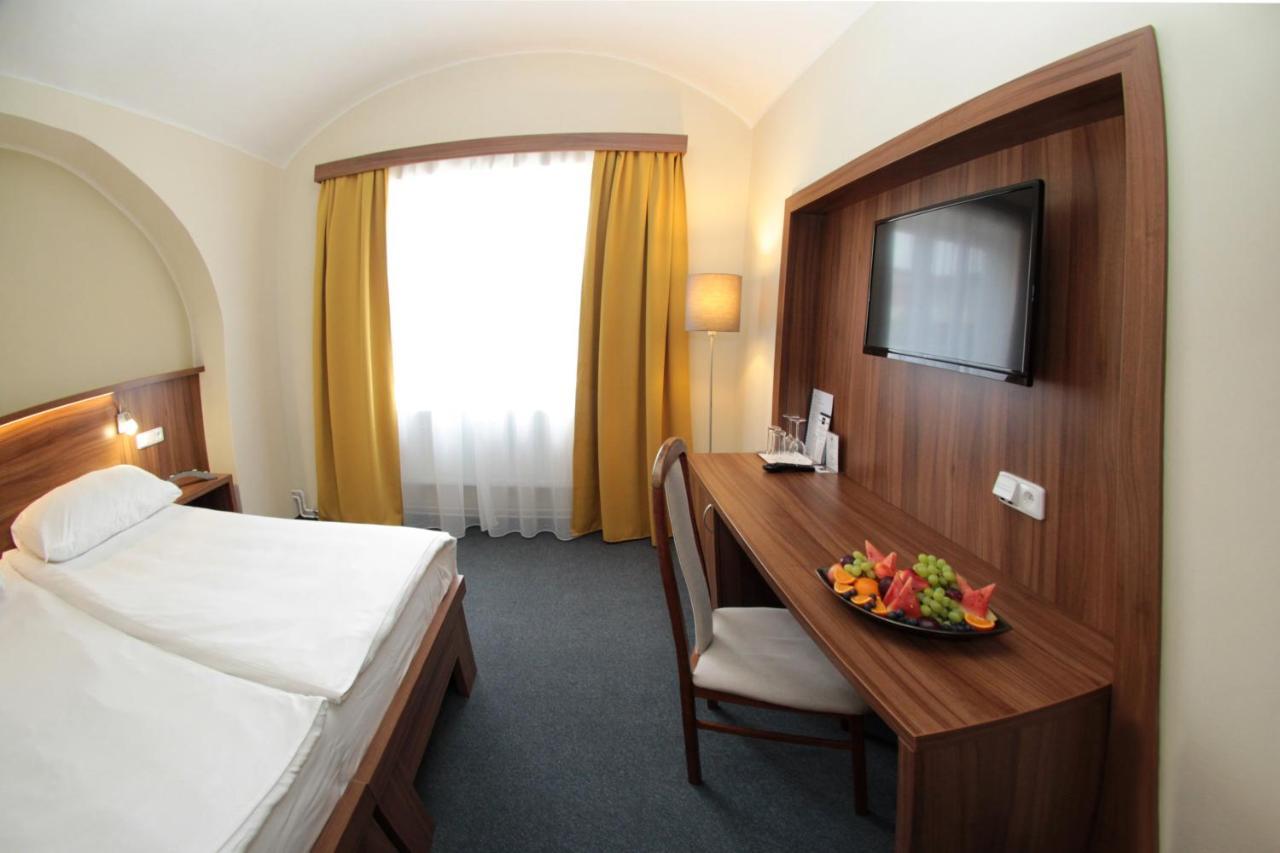 Hotel Baltaci Stary Zamek Napajedla Exterior foto